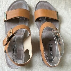 MEPHISTO MORGANA


Color: Brown Chestnut Brand: Mephisto

Size 42‎